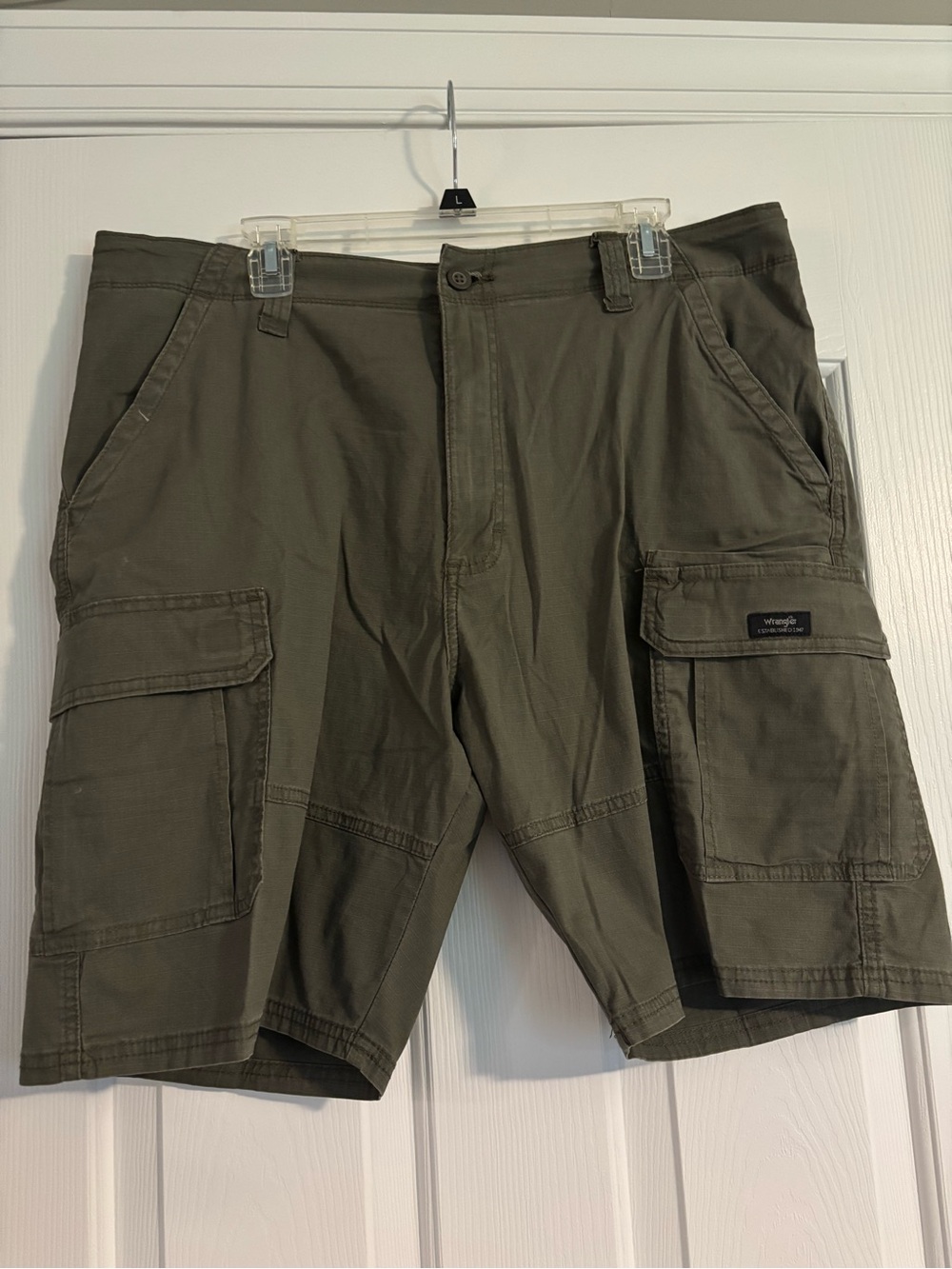 Wrangler Men's Olive Cargo Shorts with Multiple Pockets